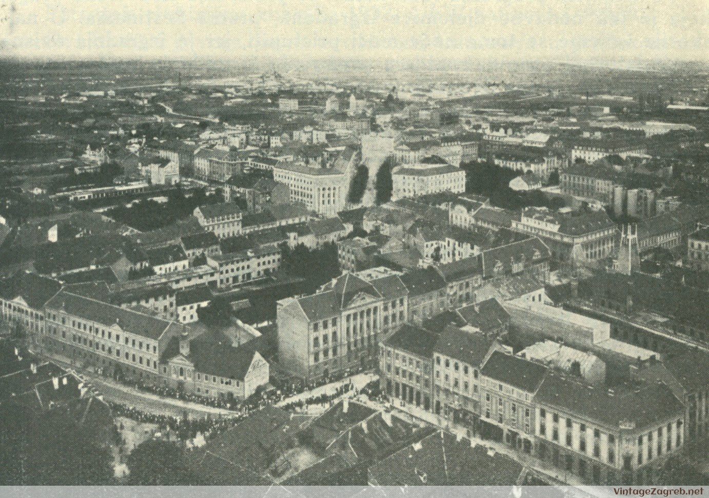 Pogled s katedrale prema jugoistoku — oko 1920